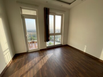 Room in 3 BHK Apartment at Jaypee Pavilion Heights IV, Sector 128 – for Rent