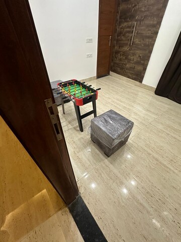 Furnished Amenities in 3 BHK Builder Floor at Mehrauli – for Sale