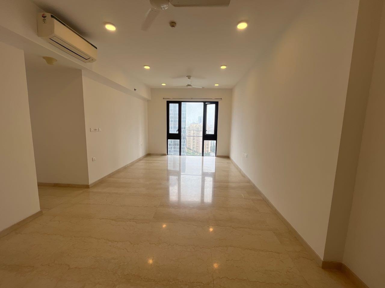 2 BHK + Servant Room Apartment For Rent in Lodha The Park