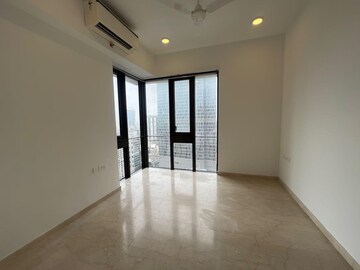 Room in 2 BHK Apartment at Lodha The Park, Worli – for Rent