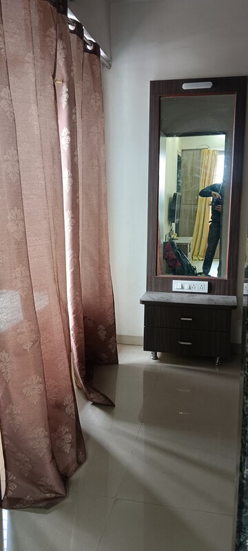 Furnished Amenities in 1 BHK Apartment at Dindoshi Onkar CHS, Malad East – for Rent