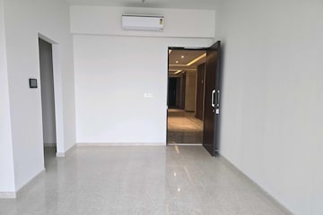 Room in 2 BHK Apartment at Piramal Mahalaxmi, Mahalaxmi – for Rent