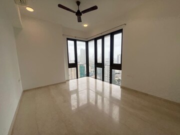 Room in 2 BHK Apartment at Lodha The Park, Worli – for Rent