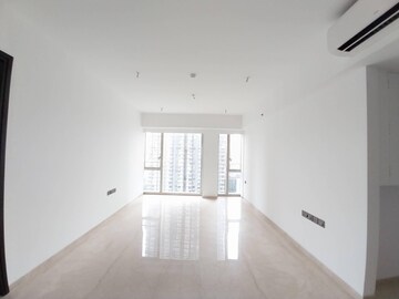 Room in 2 BHK Apartment at Lodha Kiara, Worli – for Rent