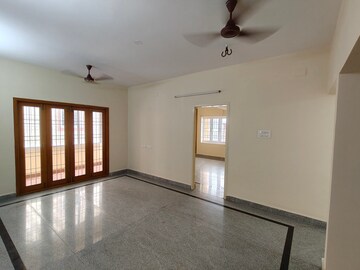 Room in 3 BHK Apartment at Nungambakkam – for Rent