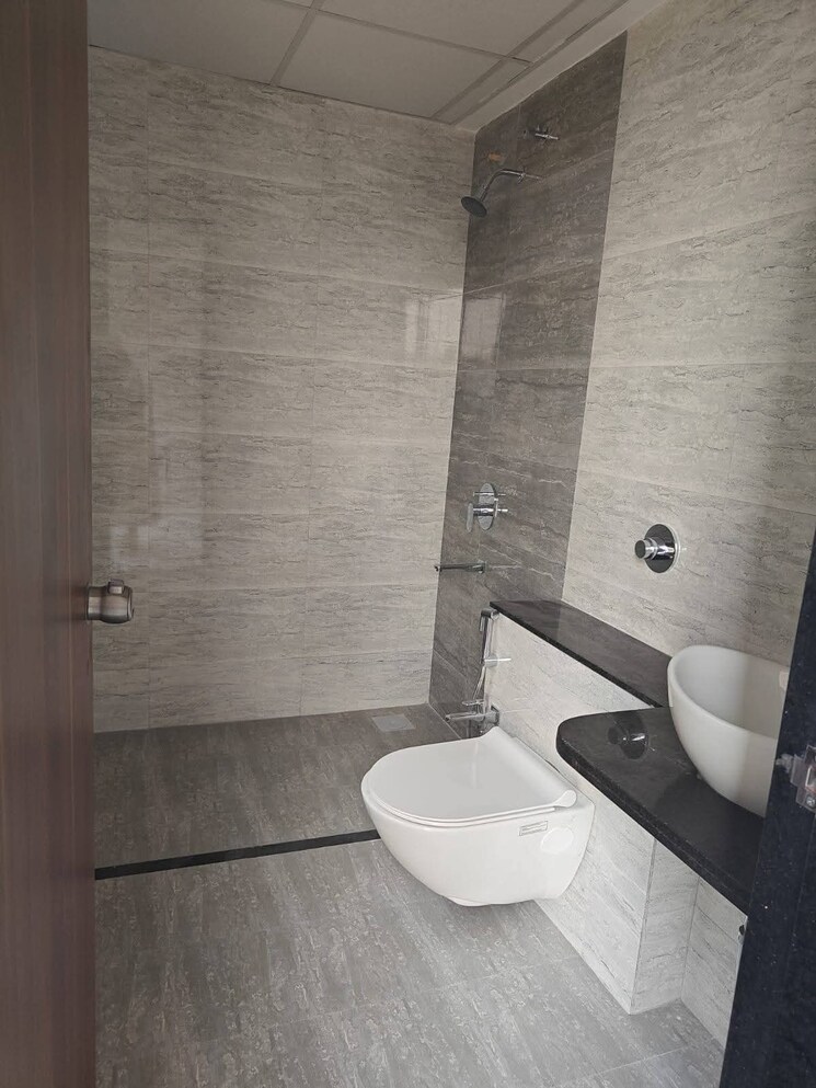 Bathroom, mantra-mirari 3.5 Bedroom 1150 Sq.Ft. Apartment In Koregaon Park Pune 8906042