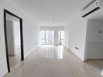 Room in 2 BHK Apartment at Worli – for Rent