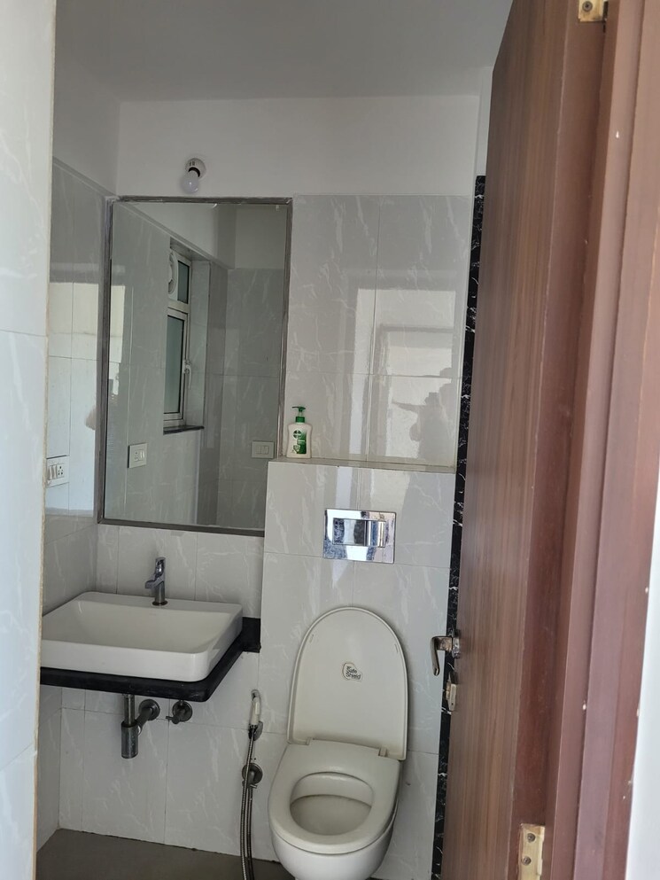 Bathroom, omkar-ananta 2 Bedroom 753 Sq.Ft. Apartment In Goregaon East Mumbai 8906040