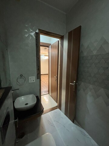 Bathroom in 3 BHK Builder Floor at SS Mayfield Gardens, Sector 51 – for Rent