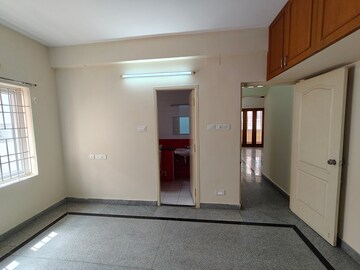 Room in 3 BHK Apartment at Nungambakkam – for Rent