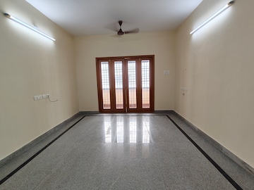 Room in 3 BHK Apartment at Nungambakkam – for Rent