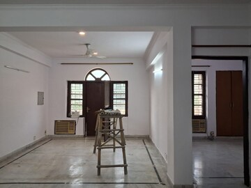 Living Room in 3 BHK Builder Floor at Unitech South City II, Sector 50 – for Rent