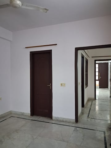 Room in 3 BHK Builder Floor at Unitech South City II, Sector 50 – for Rent