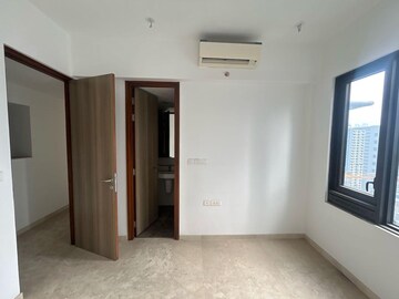 Room in 2 BHK Apartment at Lodha The Park, Worli – for Rent