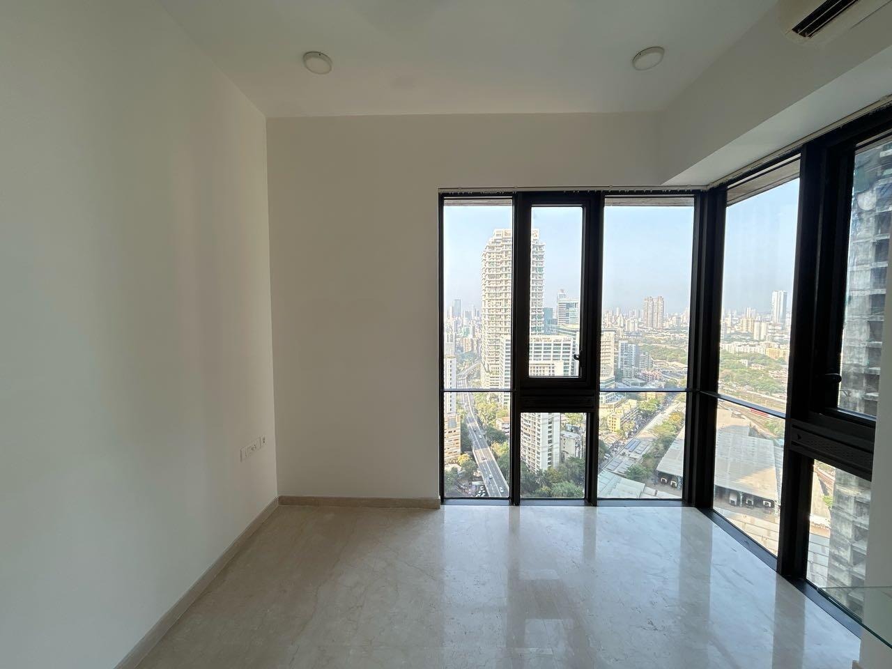 2 BHK + Servant Room Apartment For Rent in Lodha The Park