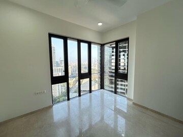 Room in 2 BHK Apartment at Lodha The Park, Worli – for Rent