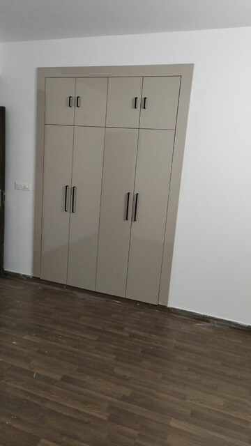 Room in 2 BHK Apartment at BPTP Discovery Park, Sector 80 – for Sale