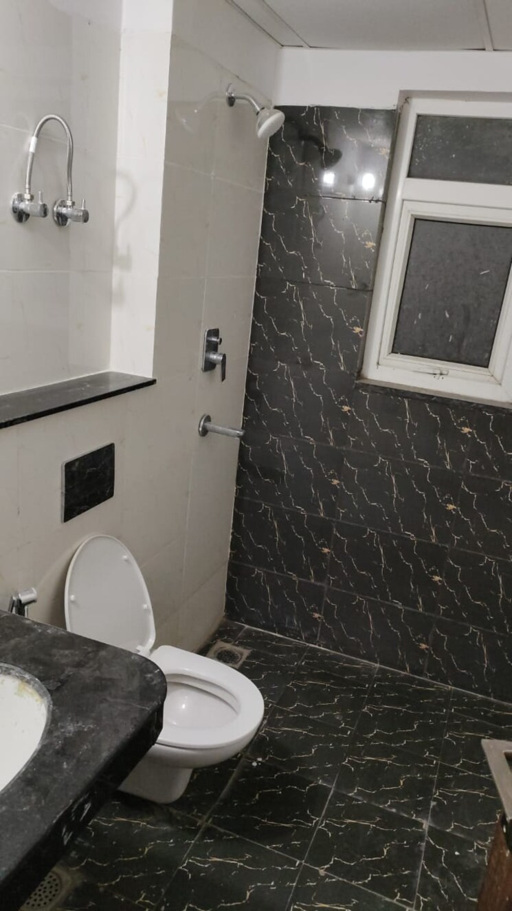 Bathroom, bptp-discovery-park 2 Bedroom 804 Sq.Ft. Apartment In Sector 80 Faridabad 8906132