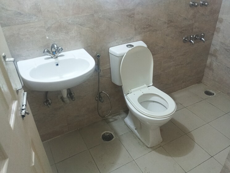 Bathroom, aditya-urban-homes 2 Bedroom 840 Sq.Ft. Apartment In Shahpur Bamheta Ghaziabad 8906130