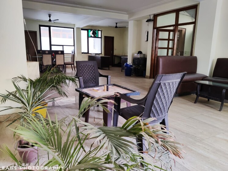 Room, sector 46 Pg For Girls In Sector 46 8906143