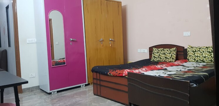 Room, sector 46 Pg For Girls In Sector 46 8906162