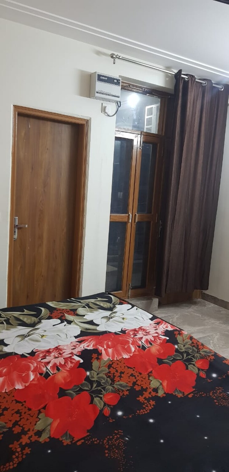 Room, sector 46 Pg For Girls In Sector 46 8906180