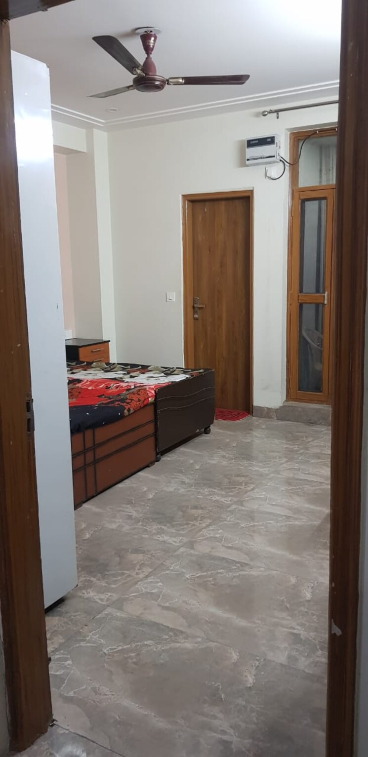 Room, sector 46 Pg For Girls In Sector 46 8906180