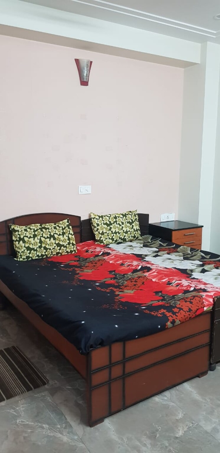 Room, sector 46 Pg For Girls In Sector 46 8906180