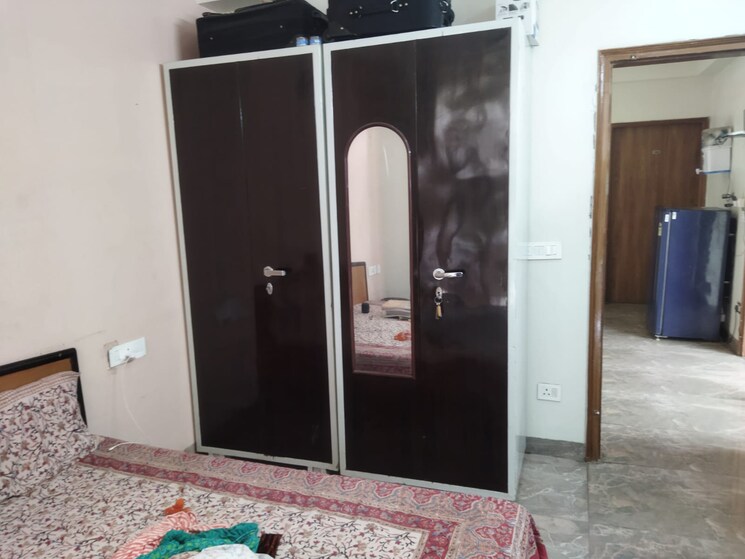 Room, sector 46 Pg For Girls In Sector 46 8906180