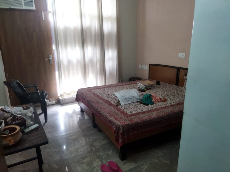 Room, sector 46 Pg For Girls In Sector 46 8906180