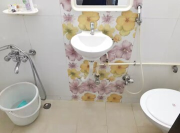 Attached Bathroom in 1 RK Apartment at Vile Parle West – for Rent