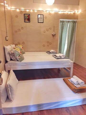 Bedroom in 1 RK Apartment at Vile Parle West – for Rent