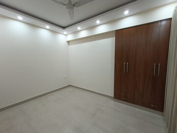 Room in 3 BHK Apartment at Orchid Valley Apartment, Sector 19 Dwarka – for Rent
