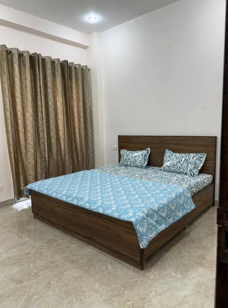 Room, sector 46 Pg For Boys & Girls In Sector 46 8906330