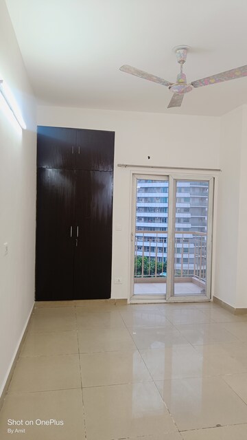 Room in 2.5 BHK Apartment at Mahagun Maple, Sector 50 – for Sale
