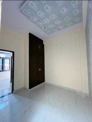 Room in 2.5 BHK Builder Floor at Sector 33 – for Sale