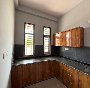 Kitchen in 2.5 BHK Builder Floor at Sector 33 – for Sale