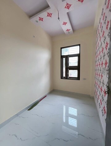 Room in 2.5 BHK Builder Floor at Sector 33 – for Sale