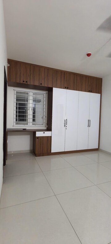 Room in 3 BHK Apartment at Aparna Sarovar Zicon, Nallagandla – for Rent