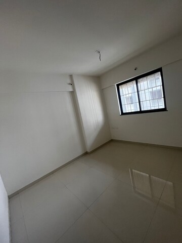Room in 2 BHK Apartment at Goyal My Home Kiwale, Kiwale – for Rent