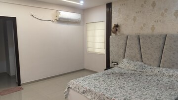 Room in 3 BHK Apartment at Jubilee Hills – for Rent
