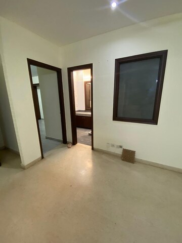 Room in 3 BHK Builder Floor at Gupta Awas, Sector 43 – for Rent