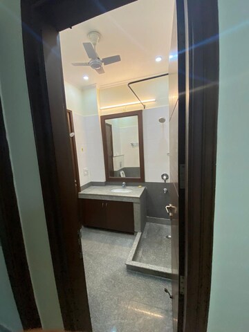 Bathroom in 3 BHK Builder Floor at Gupta Awas, Sector 43 – for Rent
