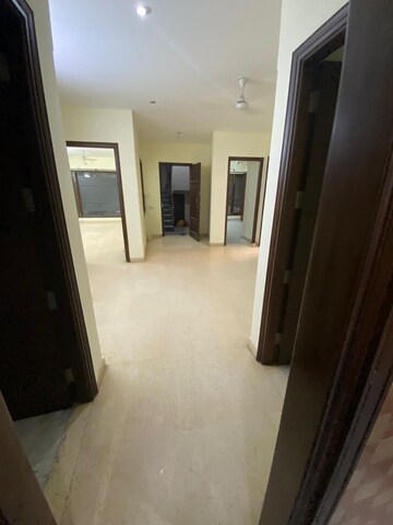 Room in 3 BHK Builder Floor at Gupta Awas, Sector 43 – for Rent