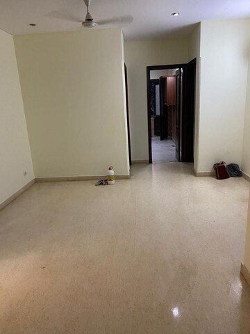 Room in 3 BHK Builder Floor at Gupta Awas, Sector 43 – for Rent