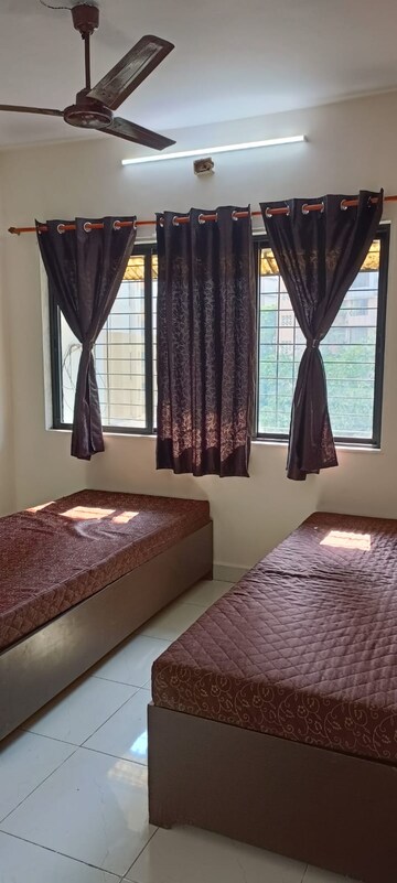 Room in  Pg at Vartak Nagar – for Rent