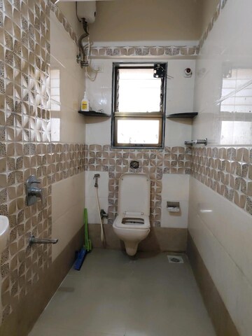 Attached Bathroom in 1 RK Apartment at Kanakia Spaces Sevens, Andheri East – for Rent