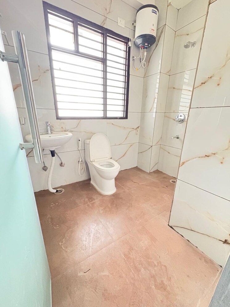 Bathroom, khirki extension 2 Bedroom 80 Sq.Yd. Builder Floor In Khirki Extension Delhi 8906587