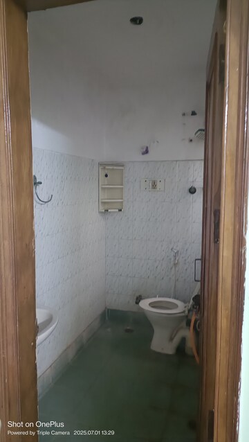Master Bedroom in 2 BHK Builder Floor at Ashoka Enclave 3, Sector 35 – for Rent