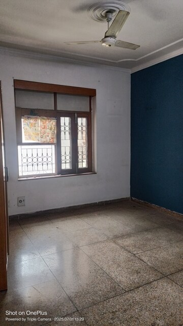 Room in 2 BHK Builder Floor at Ashoka Enclave 3, Sector 35 – for Rent